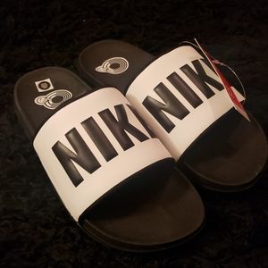 Women's Size 12 Nike Offcourt Slide